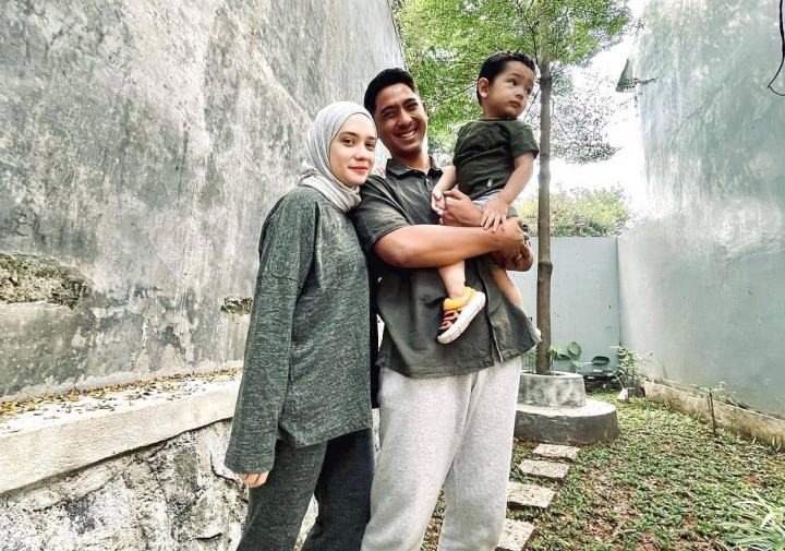 Putri Anne Dimaki Anak SMA karena Foto Bareng Arya Saloka