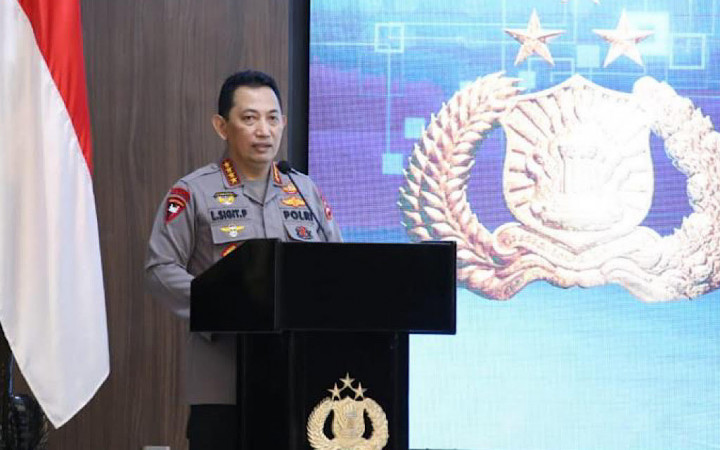 Kapolri Ajak Masyarakat Awasi Distribusi Bansos