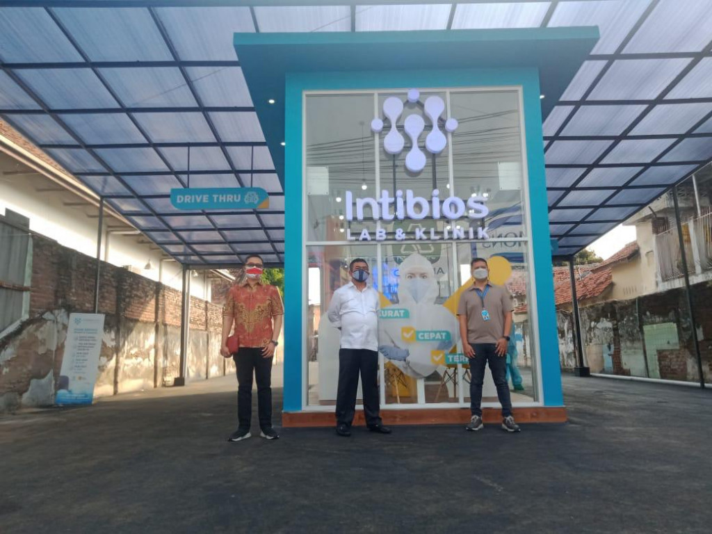 Layanan tes swab antigen dan PCR drive thru (Ist)