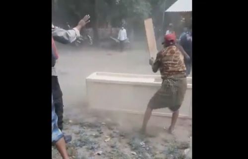 Warga Situbondo Rusak Peti Jenazah Covid-19 Lagi