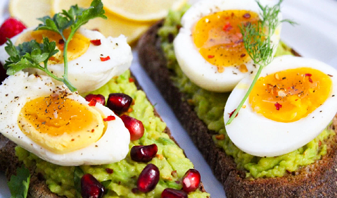 Telur dapat membantu melawan PMS karena merupakan sumber vitamin D, B6, dan E yang baik. (Foto: Ilustrasi. Dok. Pexels.com)