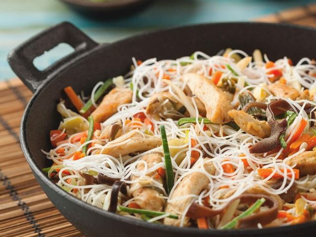 Ini cara membuat bihun goreng yang enak dan antigagal. (Foto: Dok. Endeus TV)