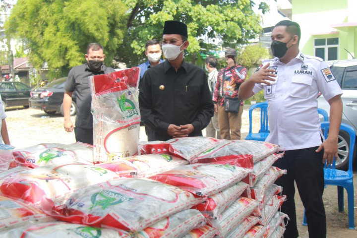 48.501 Warga Palembang Terima Bantuan Beras 10 Kg