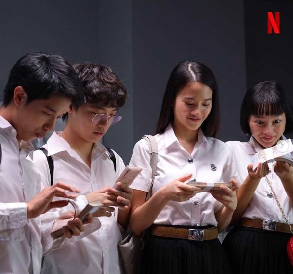 Empat Remaja Insomnia Dapat Banyak Uang dalam Film Deep