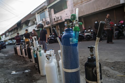 Pemerintah Sarawak, Malaysia Kirim Tabung Oksigen ke Kalimantan Barat