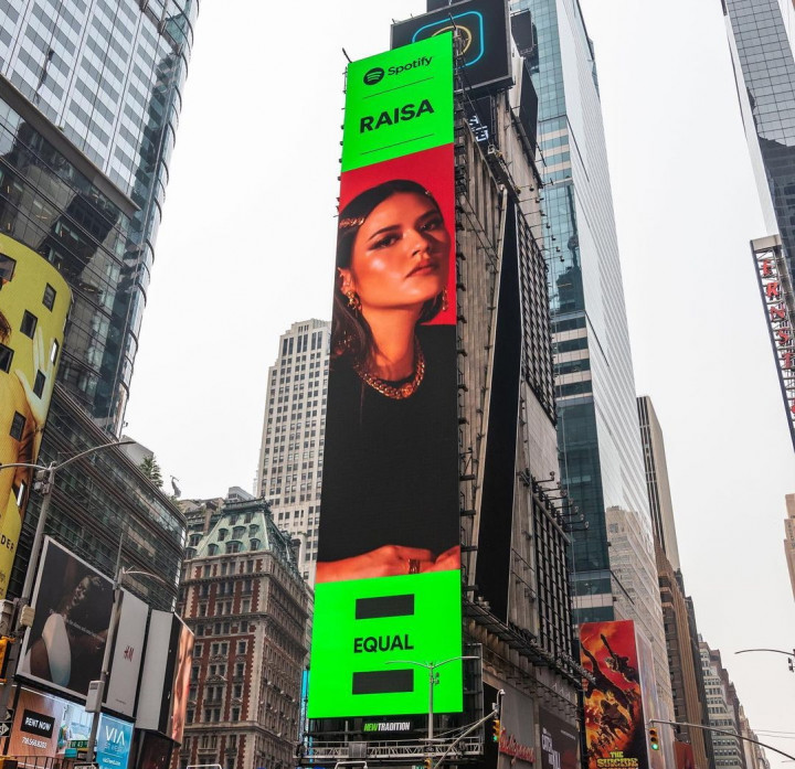 Wajah Raisa Terpampang di Billboard Times Square New York