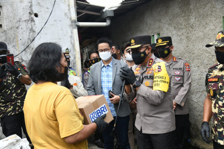 450 Paket Sembako Dibagikan Kepada Pemulung di Pulo Gadung