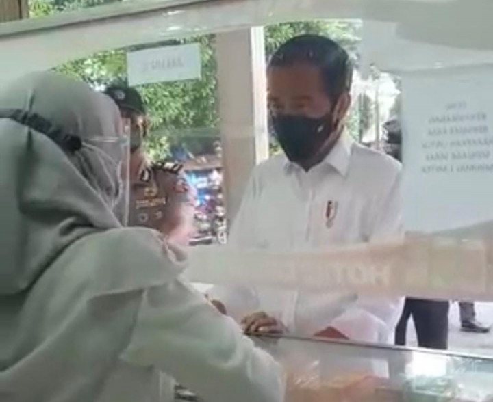 Sidak ke Apotek, Jokowi Tanya Stok Oseltamivir