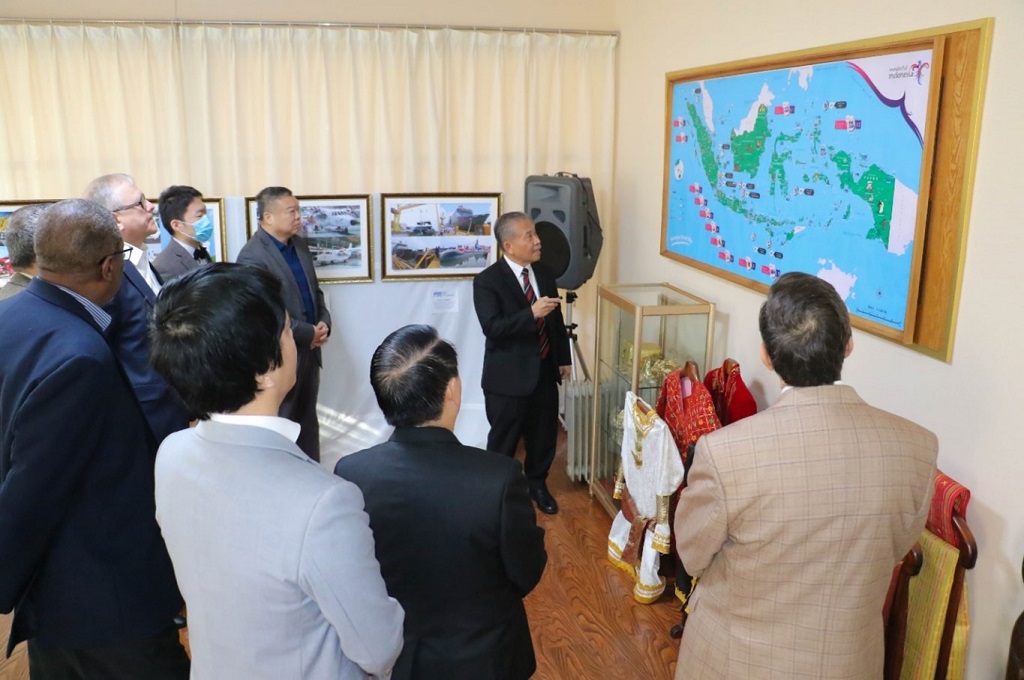 Duta Besar Indonesia untuk Korea Utara Berlian Napitupulu memberikan penjelasan mengenai indonesia kepada para dubes negara sahabat di Pyongyang, Korut, 19 Februari 2021. (KBRI Pyongyang)