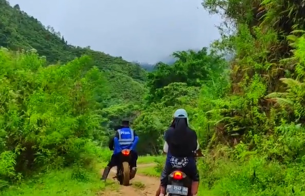 Tempuh Perjalanan 10 Jam ke Kampung Opang demi Mengantarkan Daging Kurban