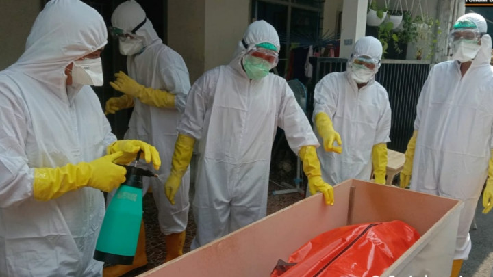 Jadi Tim Pemulasaraan Jenazah Covid-19, Petugas PPSU Sempat Takut