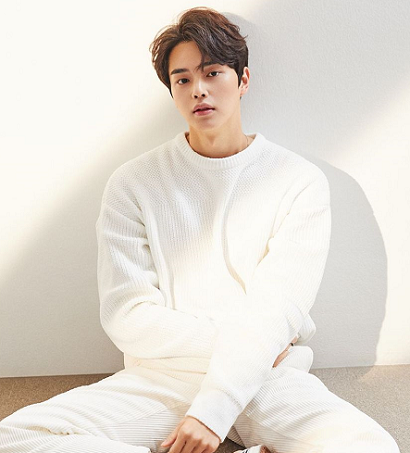 Gaya Kasual Song Kang, 'Si Mas Kupu-Kupu' di Nevertheless