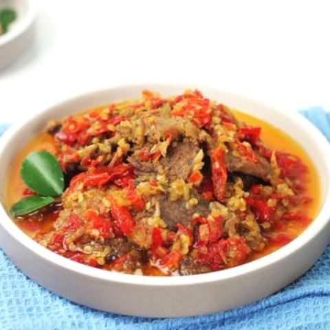 Ini cara buat daging dendeng balado ala restoran Padang. (Foto: Dok. Endeus TV)