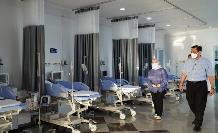 Tekan Kematian, Luhut Minta Pasien Covid-19 Dirawat di Isolasi Terpusat