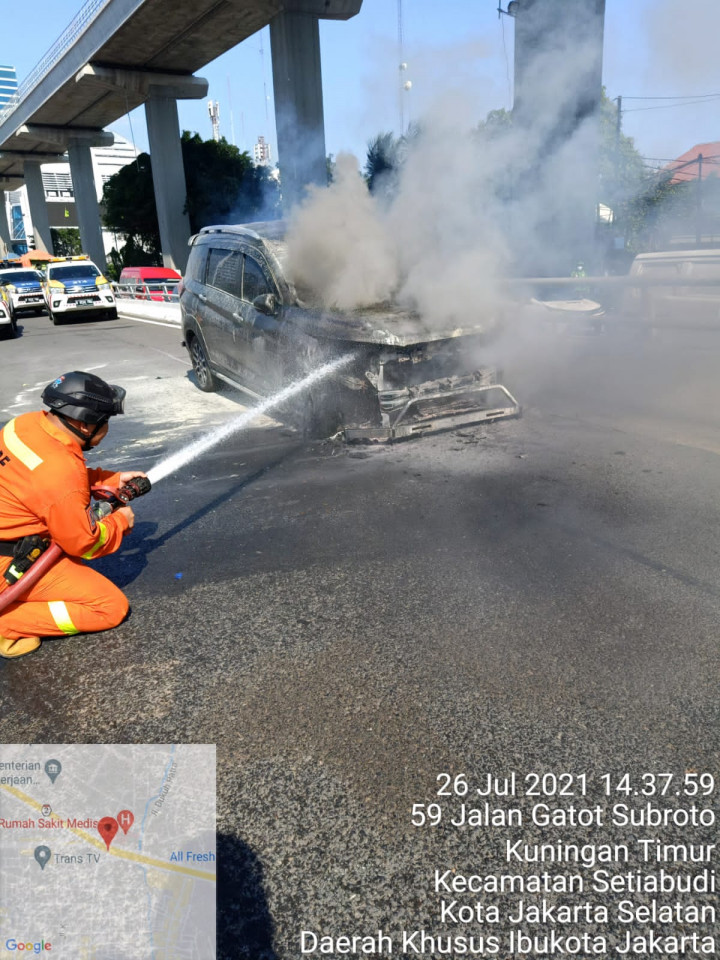 Mobil Diduga Milik Pegawai Setjen DPR Terbakar di Tol