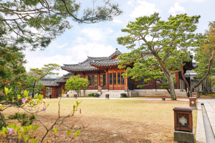 Menelusuri Bangunan Kuno di Korea yang Kerap Didatangi BTS