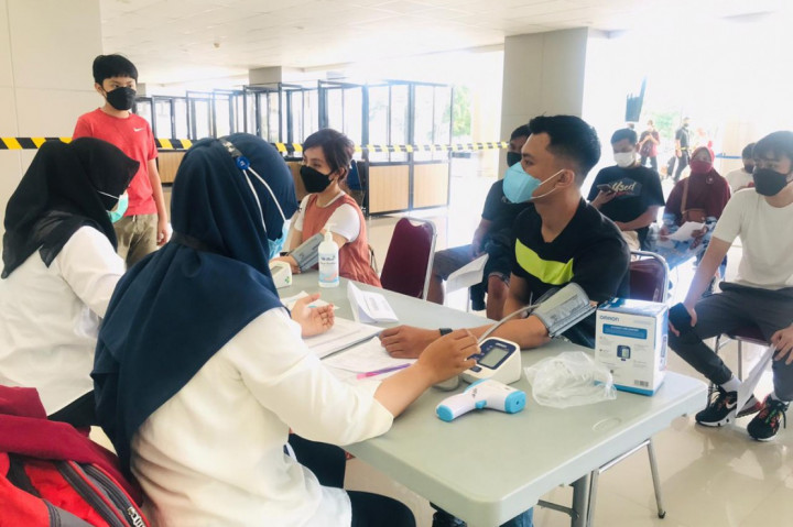 50 Ribu Penumpang Pesawat Ikut Vaksinasi di Bandara AP II