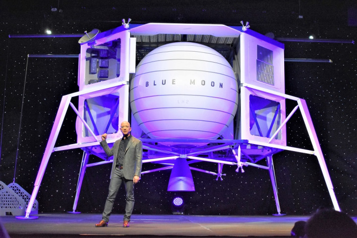 Jeff Bezos Rela Bayar NASA Rp28,9 Triliun Demi  Misi ke Bulan