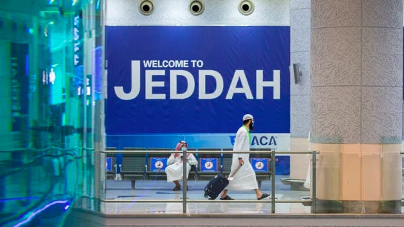 Arab Saudi akan larang warganya bepergian selama 3 tahun jika kunjungi negara 'daftar merah' saat pandemi. Foto: AFP