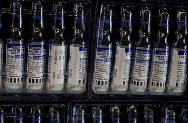 Rusia Segera Uji Coba Kombinasi Vaksin Sputnik V dan AstraZeneca
