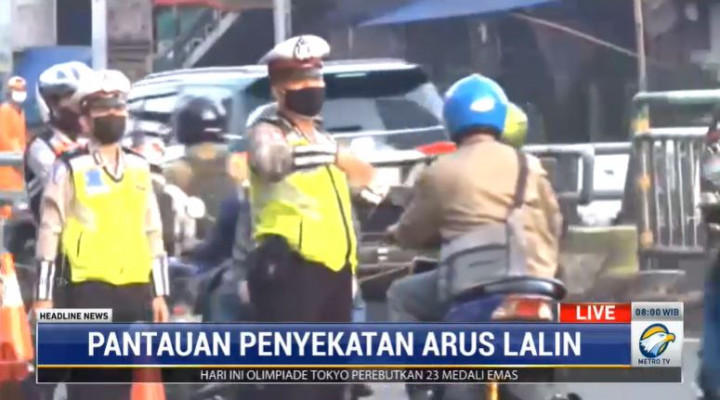 Jalur Basura Jaktim Mulai Padat, Antrean di Pos Penyekatan Mengular