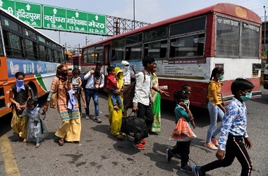 Tidur di Samping Bus, 18 Pekerja Migran India Tewas Ditabrak Truk