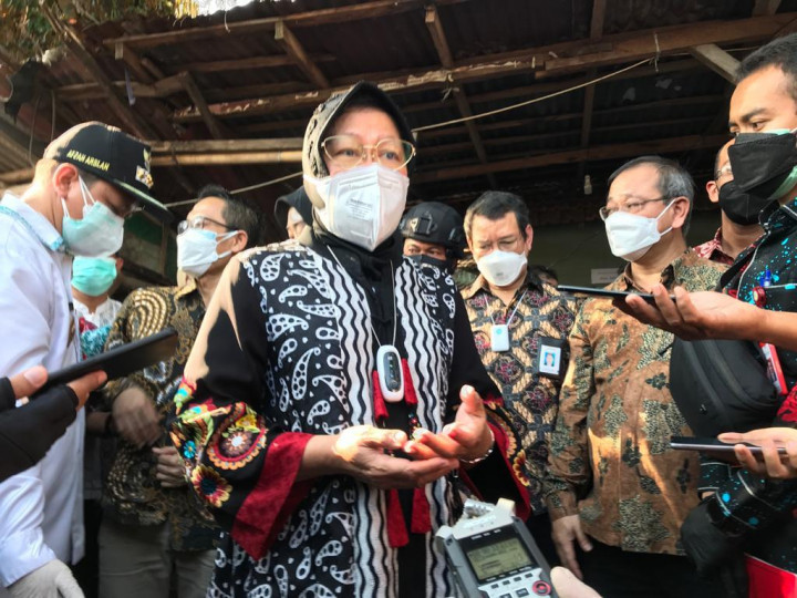 Pantau Penyaluran Bansos di Pekalongan, Mensos Risma Sebut Ada Masalah di Sembako