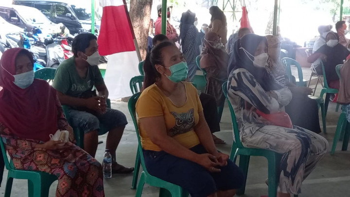 Ibu Rumah Tangga Antusias Ikut Vaksin Supaya Leluasa Belanja