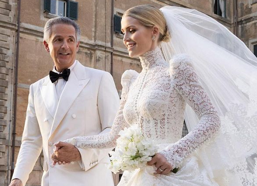  Model gaun-gaun Kitty Spencer terinspirasi dari kecintaan sang mempelai terhadap Italia, Inggris, dan bebungaan. (Foto: Dok. Instagram/@dolcegabbana)