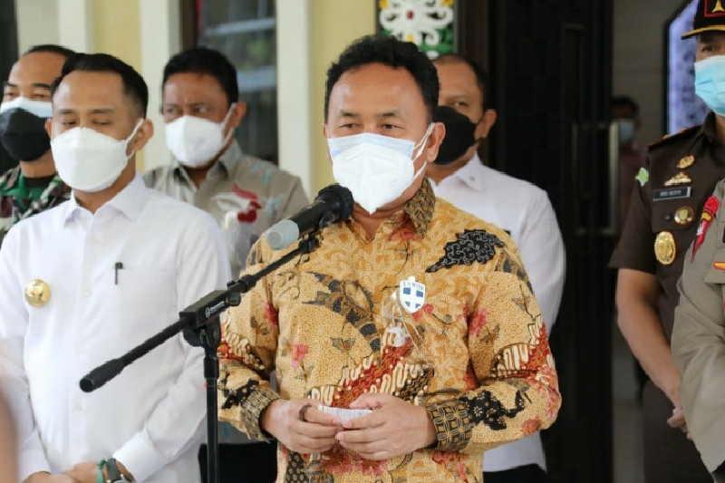 Gubernur Kalteng Sugianto Sabran saat memberikan keterangan dilanjutkannya PPKM di Kota Palangka Raya. ANTARA/MMC Kalteng
