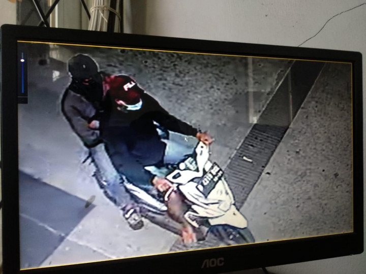 Mobil Boks Dibobol Garong Saat Isi Bensin di Cengkareng