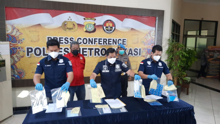 Polres Bekasi Tangkap 4 Penjual Obat Antivirus Melebihi HET