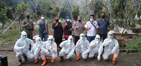 Mahasiswa Unsoed Terjun Jadi Relawan Pemakaman Pasien Covid-19