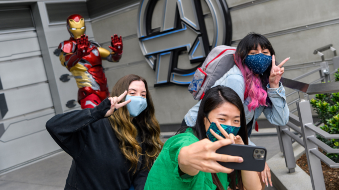 Varian Delta Bikin Disneyland Kembali Terapkan Penggunaan Masker