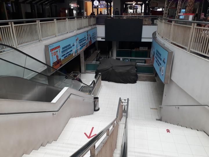 Pedagang Pasar Mayestik Manut Aturan Jam Operasional PPKM Level 4