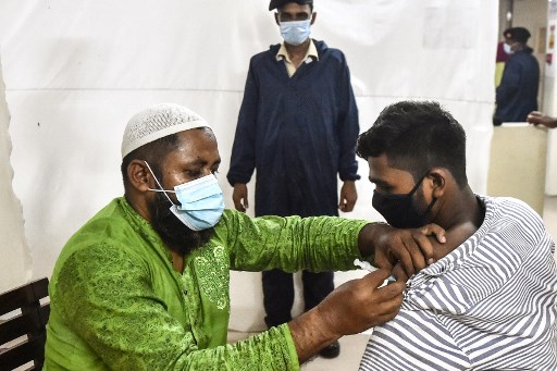 Pria Bangladesh Mengaku Disuntik 3 Dosis Vaksin dalam Sehari