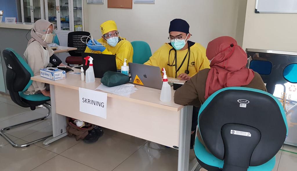 Pelaksanaan vaksinasi tahap kedua di Universitas Indonesia (UI). Foto: UI/Humas.