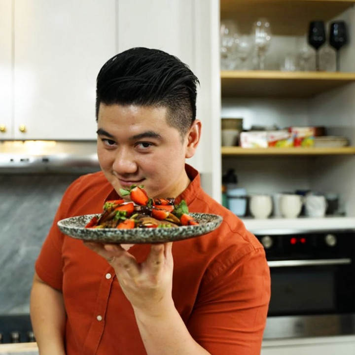 Chef Arnold Lelang Pisau Kesayang untuk Penanganan Covid-19