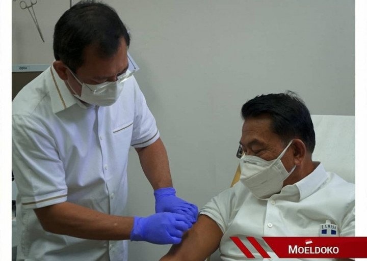 Moeldoko Terima Suntikan Vaksin Nusantara dari Terawan