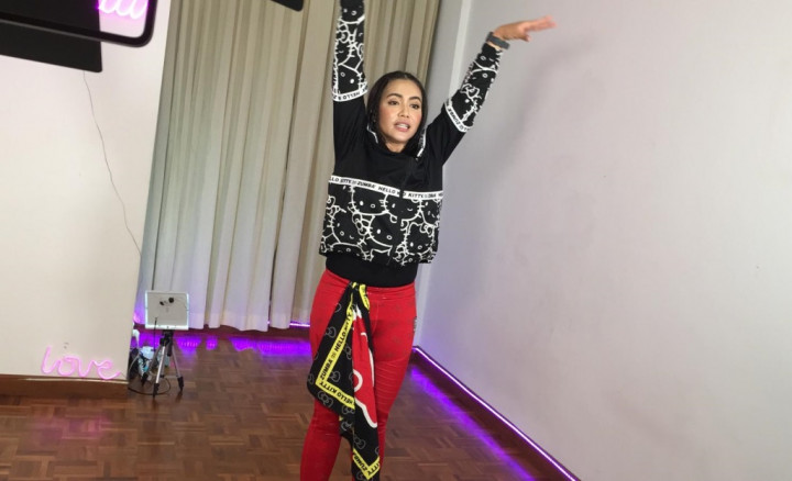 Melalui Zumbathon, Denada Galang Dana untuk Anak-anak Terdampak Covid-19