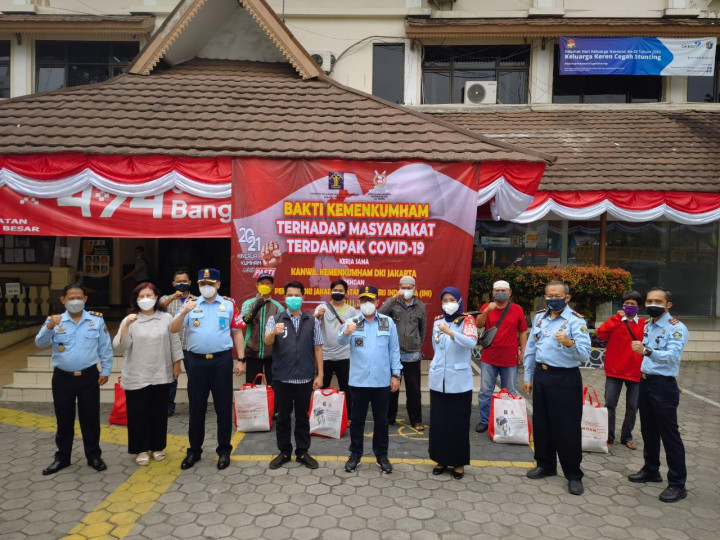 Kanwilkuham DKI Salurkan 3.400 Paket Sembako