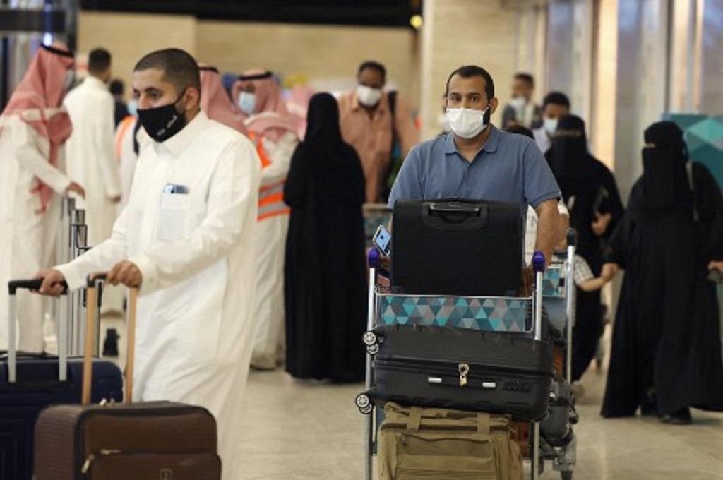 Aktivitas di Bandara Internasional King Khaled di Riyadh, 17 Mei 2021. (Fayez Nureldine / AFP)