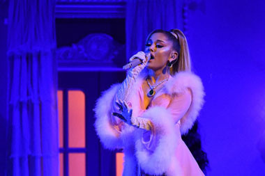 Ariana Grande Minta Penggemarnya Segera Vaksin