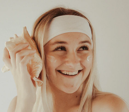 3 Cara Menghilangkan White Cast yang Membekas di Wajah