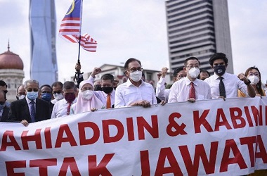 Kubu Oposisi Beramai-ramai Datangi Parlemen, Desak Mundur PM Muhyiddin