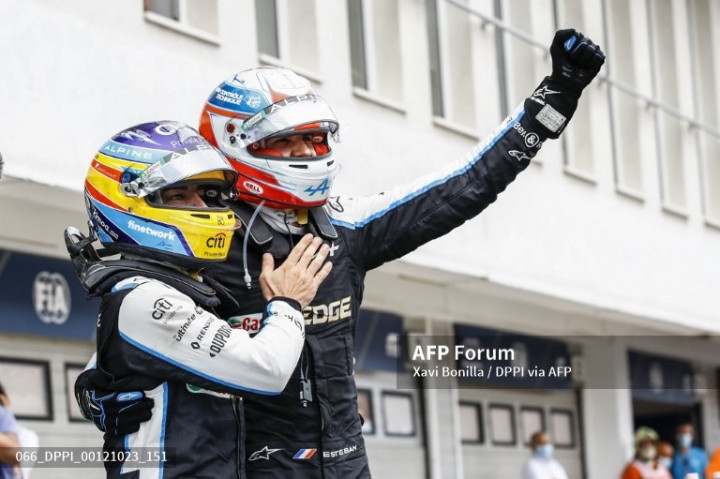 Juara GP Hungaria, Ocon Sanjung Dampak Alonso