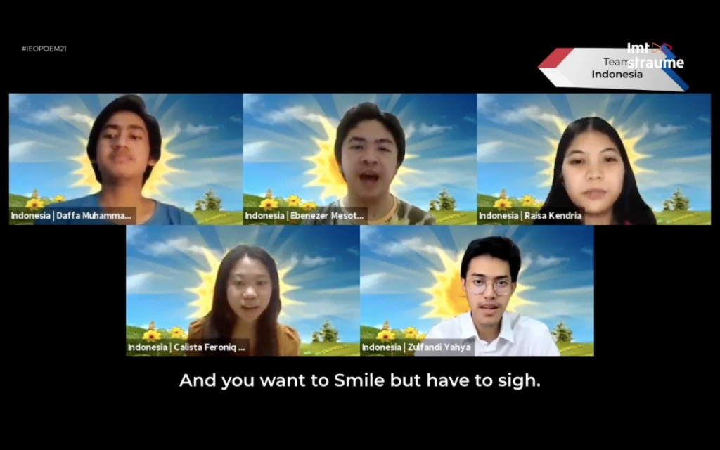 Lima Mahasiswa dari berbagai sekolah ukir prestasi di IEO 2021. Foto:  Dok. Kemendikbudristek