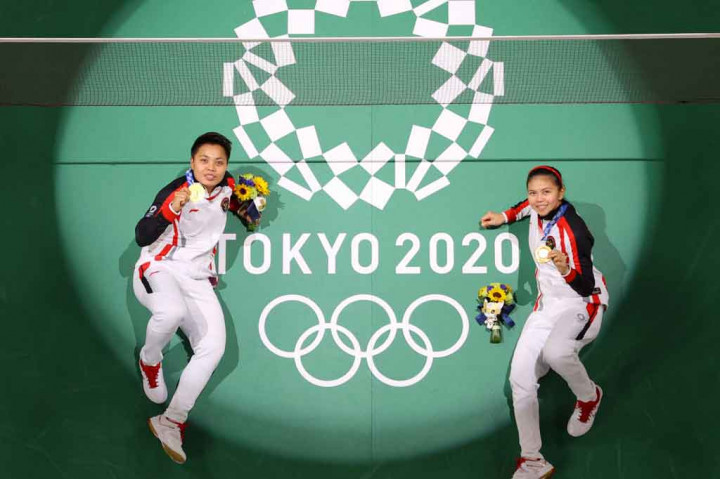 Pose Greysia Polii & Apriyani Bersama Mobil, Beda Gaya dan Selera