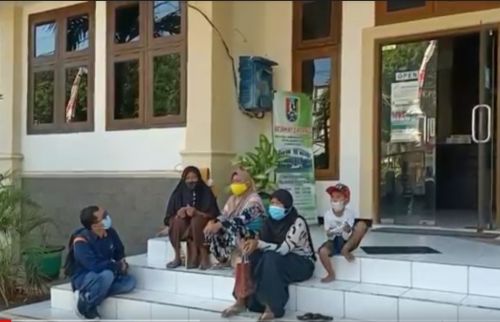 7 Bulan Tak Dapat Bantuan, Warga Miskin Tuban Geruduk Kantor Dinsos