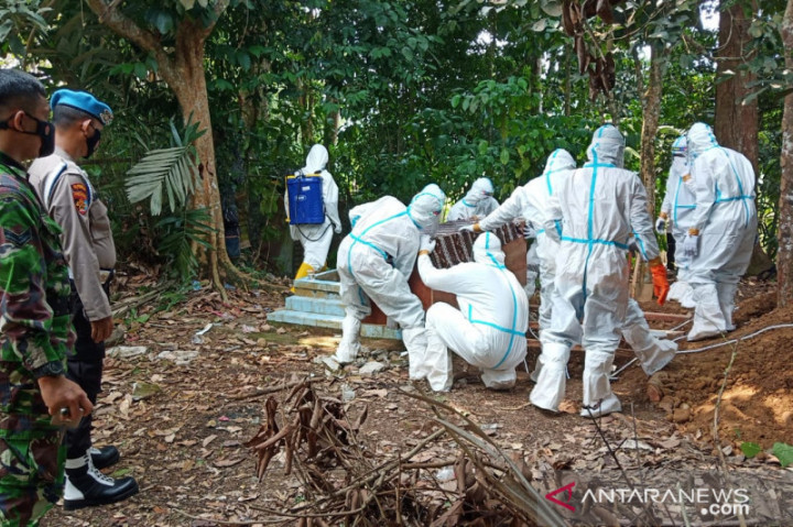 Pemkab OKU Bayarkan Dana Insentif Petugas Pemakaman Covid-19